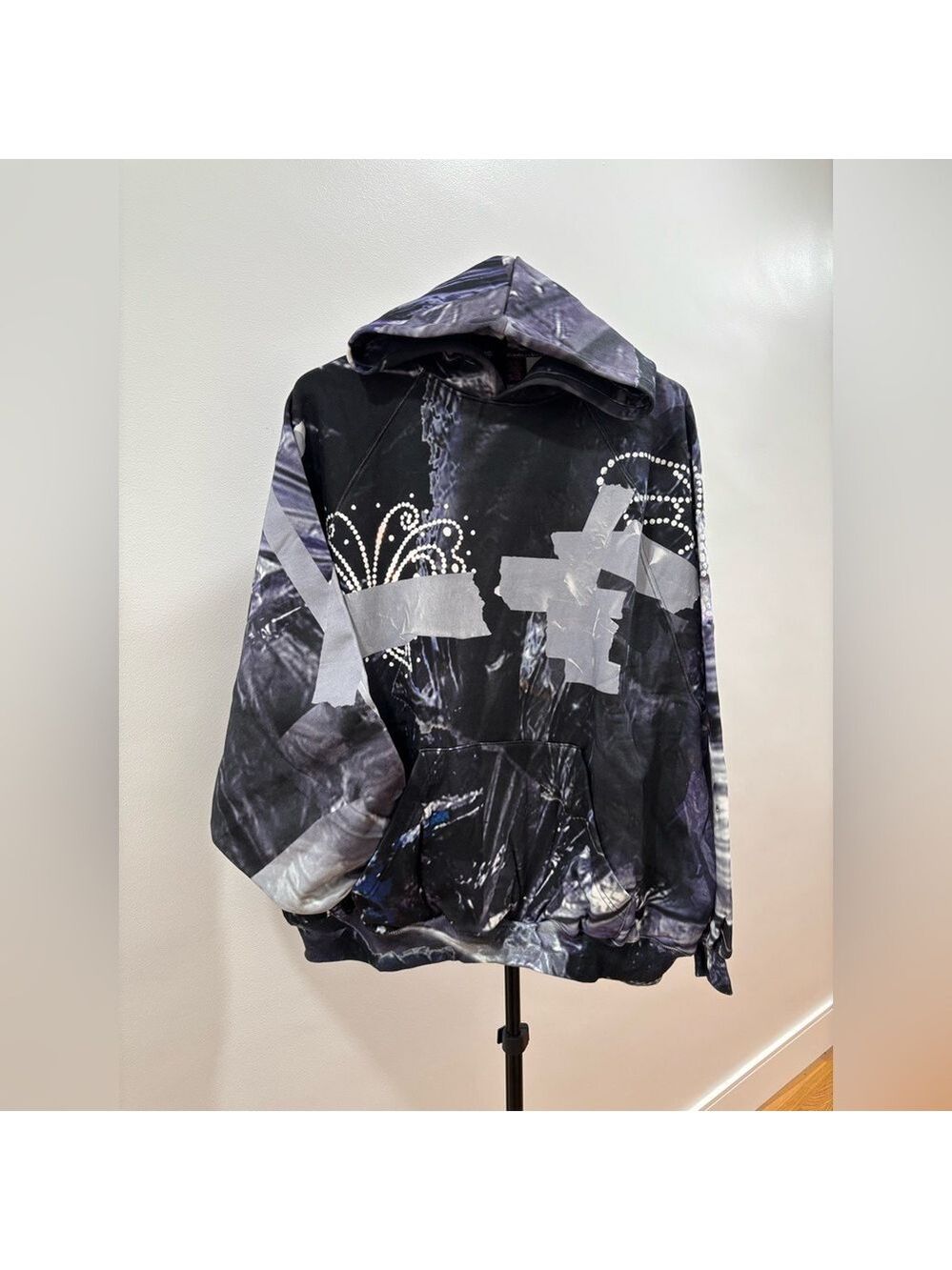 487. NWT! Praying Black Garbage Hoodie. Size XL